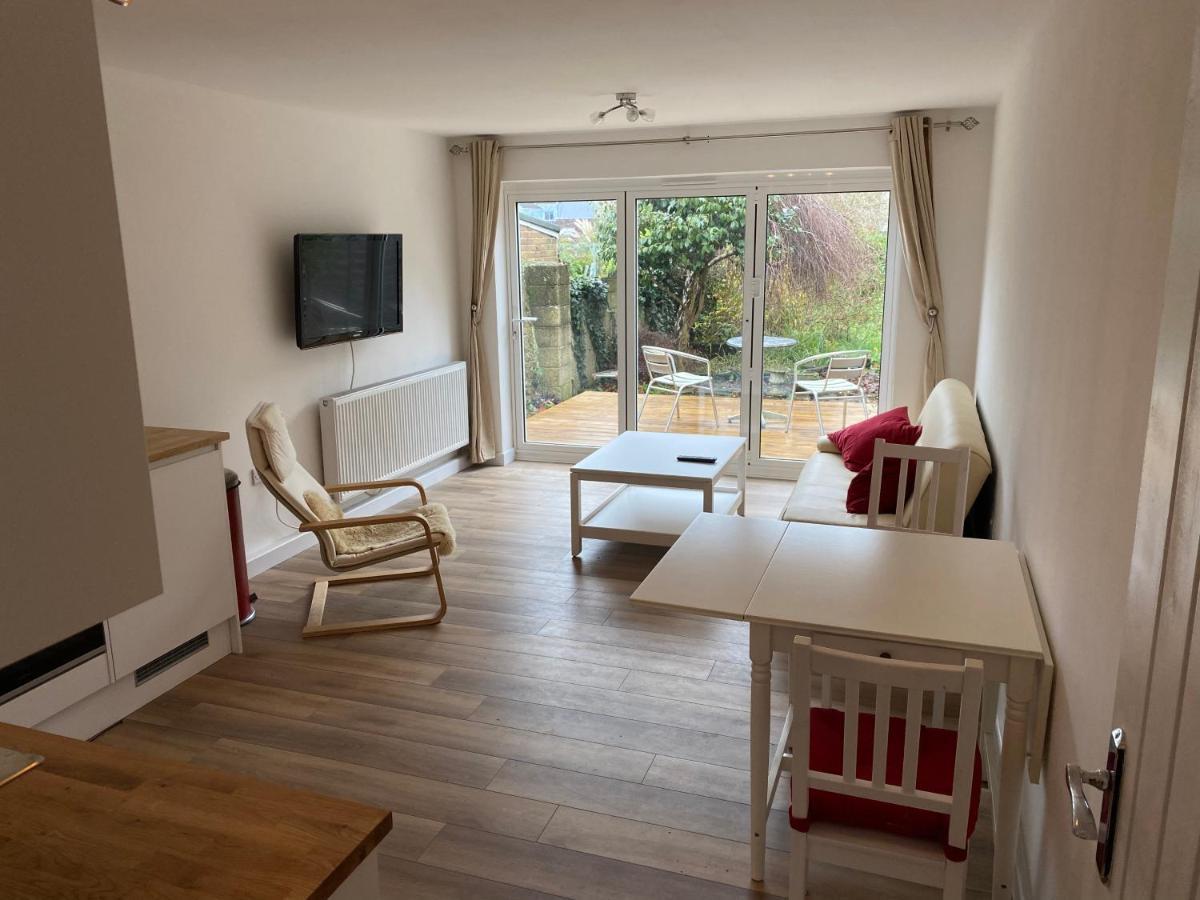 Adorable One-Bedroom Flat With Patio Garden. Southwick  Esterno foto
