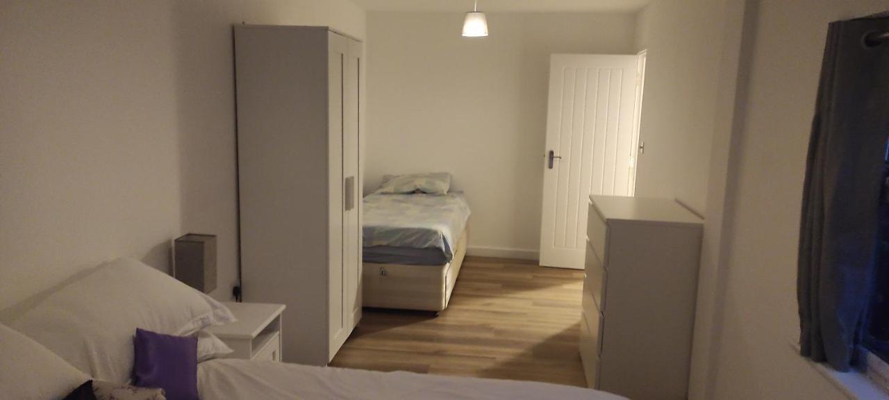 Adorable One-Bedroom Flat With Patio Garden. Southwick  Esterno foto