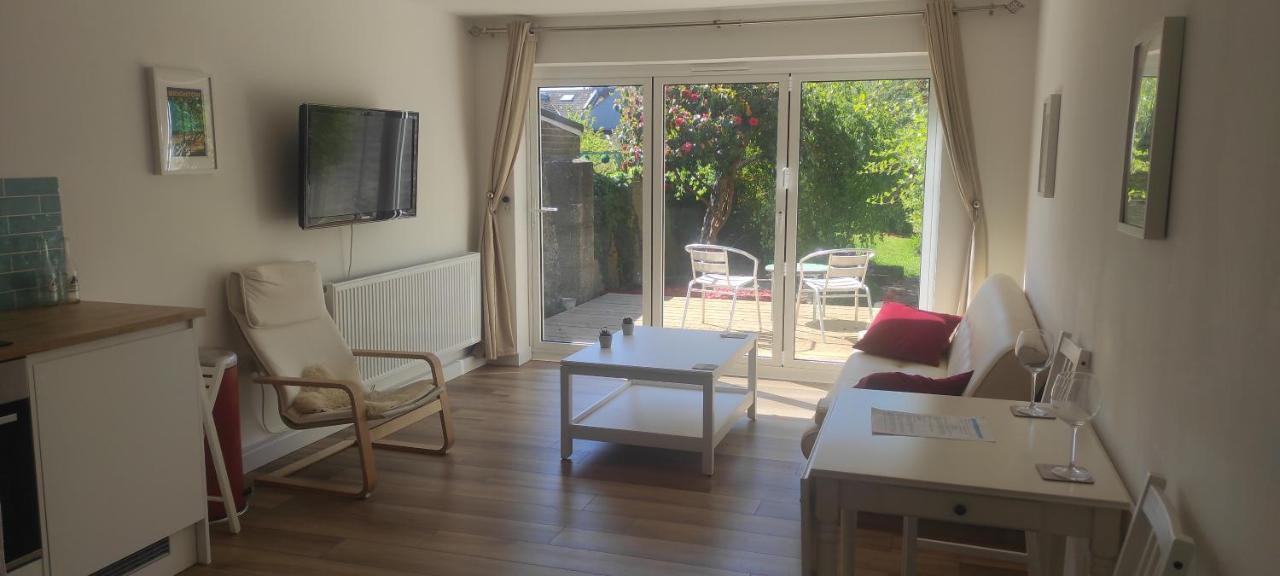 Adorable One-Bedroom Flat With Patio Garden. Southwick  Esterno foto