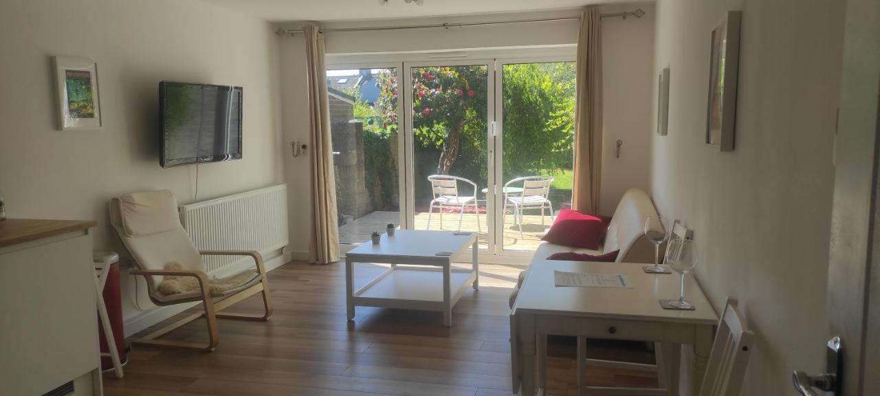 Adorable One-Bedroom Flat With Patio Garden. Southwick  Esterno foto